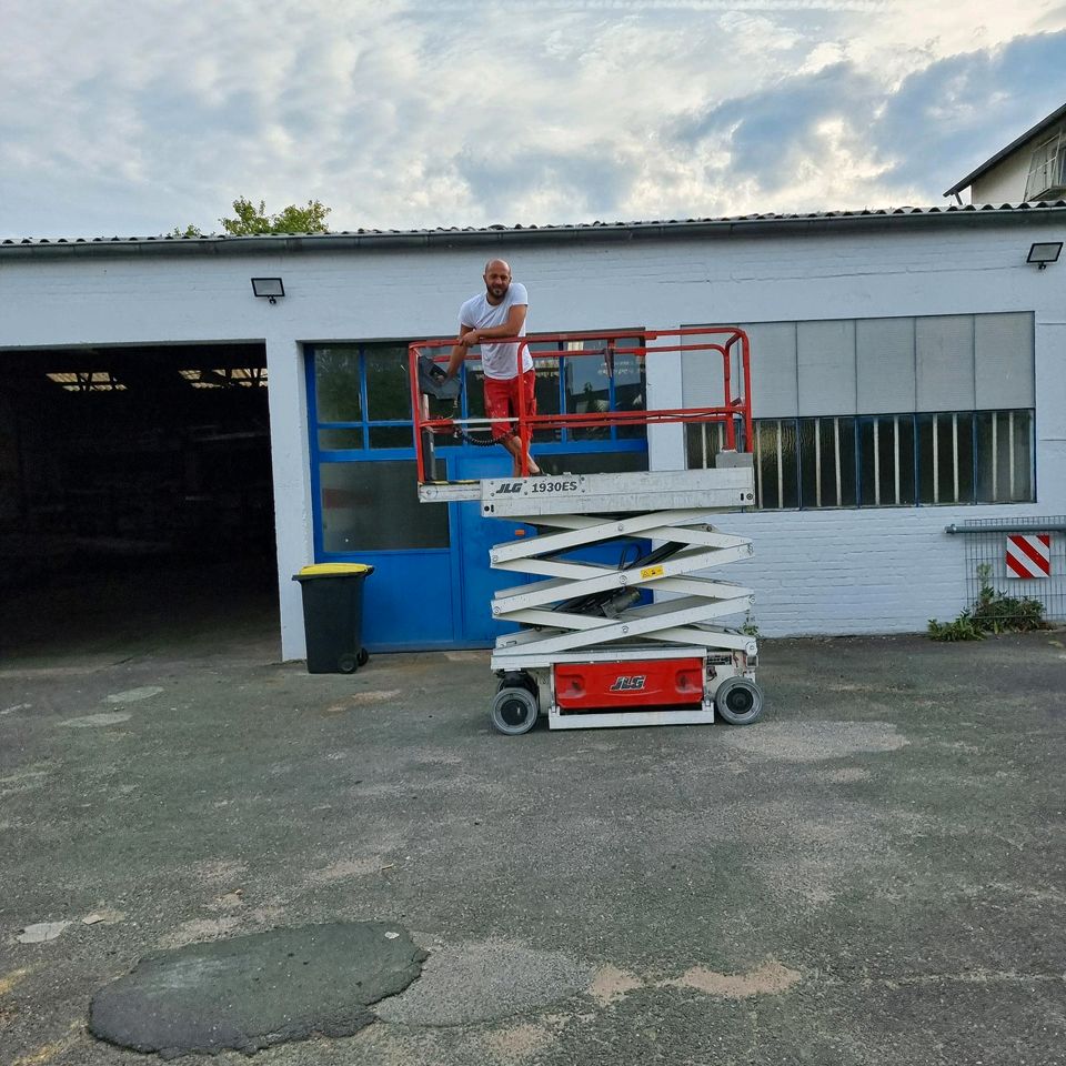 Vermietung Scherenbühnen Rüttelplatten Stampfer Bautrockner in Lohmar