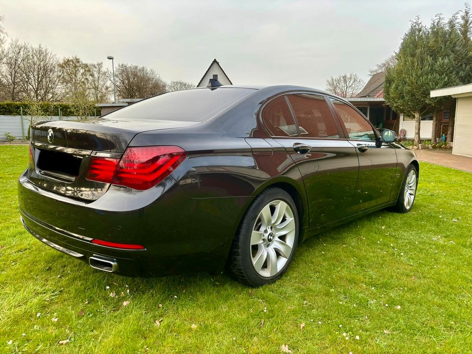 BMW 740d xDrive - 7er mit Vollleder Softclose HUD Keyless Go uvm. in Lübeck