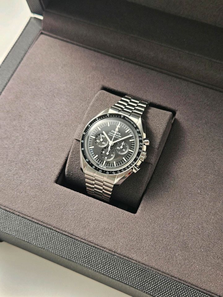 Omega Speedmaster Moonwatch Hesalit NEU 2024, 310.30.42.50.01.001 in Köln