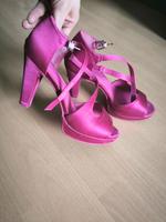 Absatzschuhe, High Heels, pink Seide Größe 37 Niedersachsen - Holzminden Vorschau