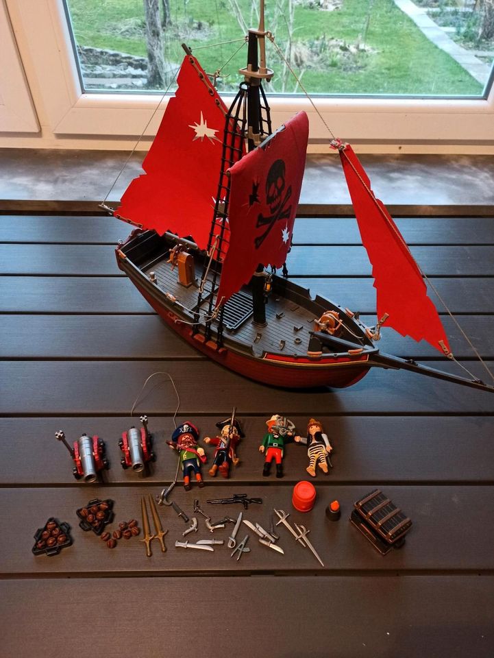 PLAYMOBIL Piratenschiff mit Zubehör in Dettenheim
