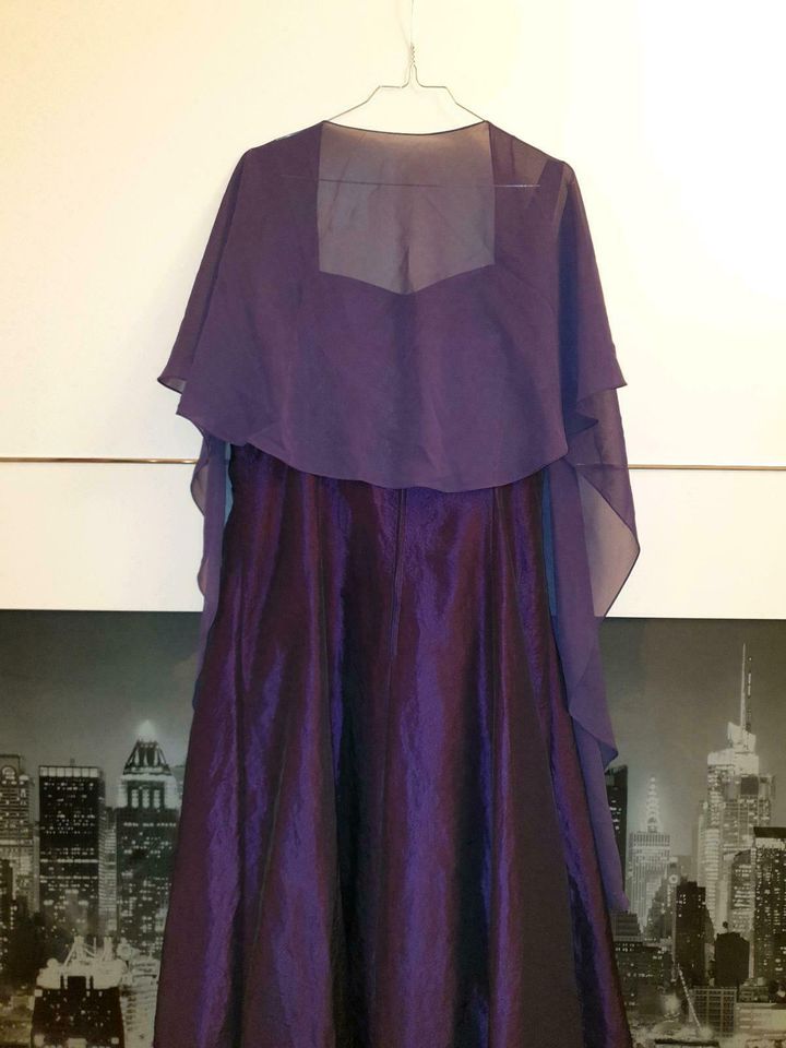 Schickes Abendkleid von LE KRESS, Gr. 46 in Bellenberg