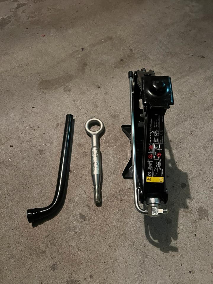 Abschlepphaken, Wagenheber, Schlüssel 19. für Volvo XC60, xc 90 in Delmenhorst