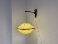 WMK Sehr dekorative und sehr gut erhaltene Mid-Century Teleskop Wandhängelampe aus Ungarn mit schönem farbenfrohem Schirm # Wandlampe Hängelampe Leselampe Wandleuchte Vintage - Versand möglich Friedrichshain-Kreuzberg - Friedrichshain Vorschau