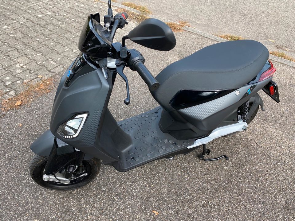 Piaggio 1 one Elektro 45 KM/h neuwertig mit erst 50 KM in Stuttgart