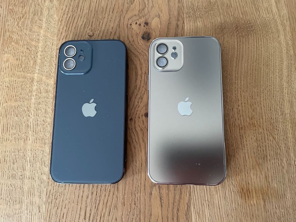 2 Handyhüllen iPhone 12 in Harsewinkel