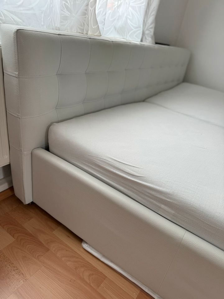Doppelbett weiß 200x180 cm in Hamburg