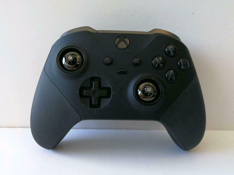 Microsoft Elite Controller Series 2 (neuwertig,Tauschpreis,Xbox) in Lahnau