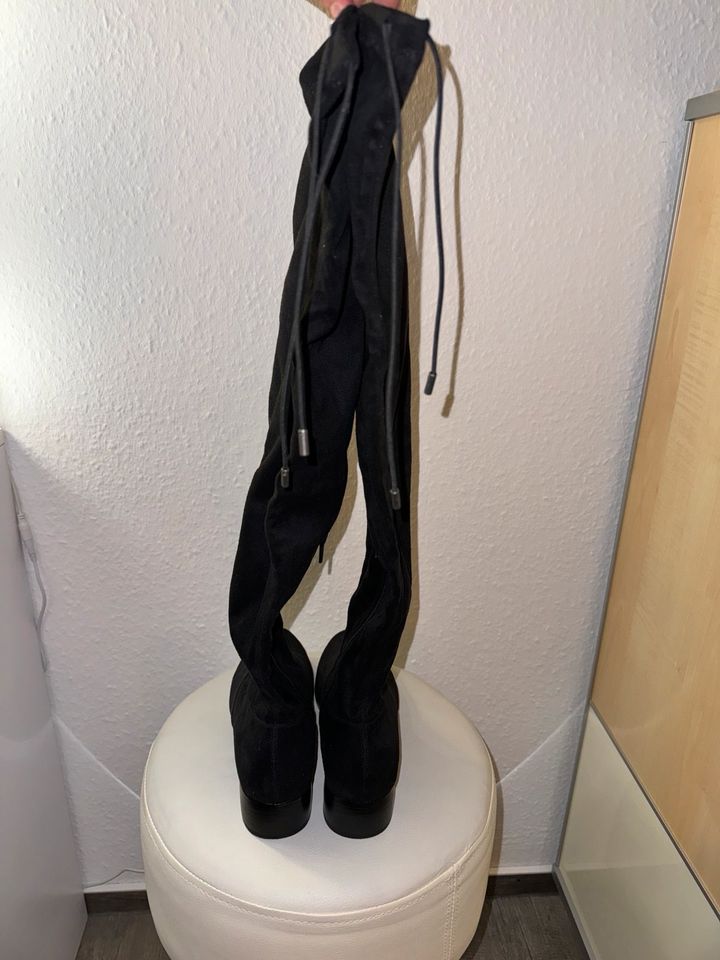 schwarze Overknee Stiefel in Borsdorf