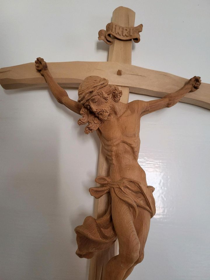 Schnitzerei Kreuz Christi Jesus Christus INRI Taufe Kommunion in Mittelbach