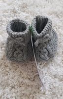 dm Alana Baby-Strickschuhe Stricksocken grau ca. 3-6 Monate Baden-Württemberg - Backnang Vorschau