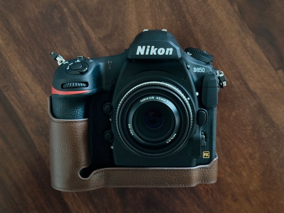 Nikon D850 Leder Halfcase in München