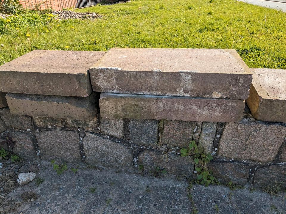 Betonblockstufen | Blockstufen rot in Rieseby