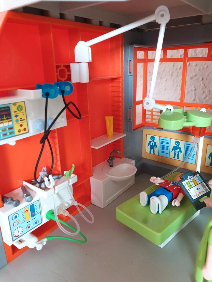 Playmobil Kinderkrankenhaus mit viel Zubehör in Lemgo