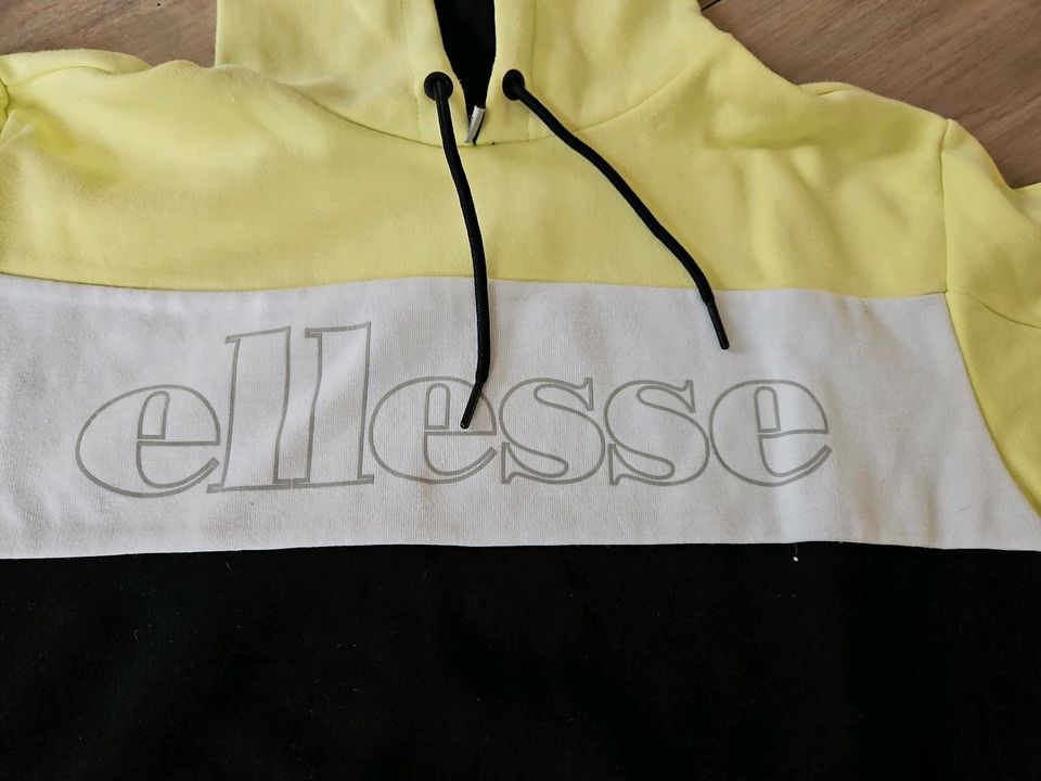 Hoodie Ellesse Größe S in Altlandsberg