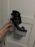 Sandalen high Heels schwarz weiß 36 Asos Zara Bershka Pumps Nordrhein-Westfalen - Hagen Vorschau