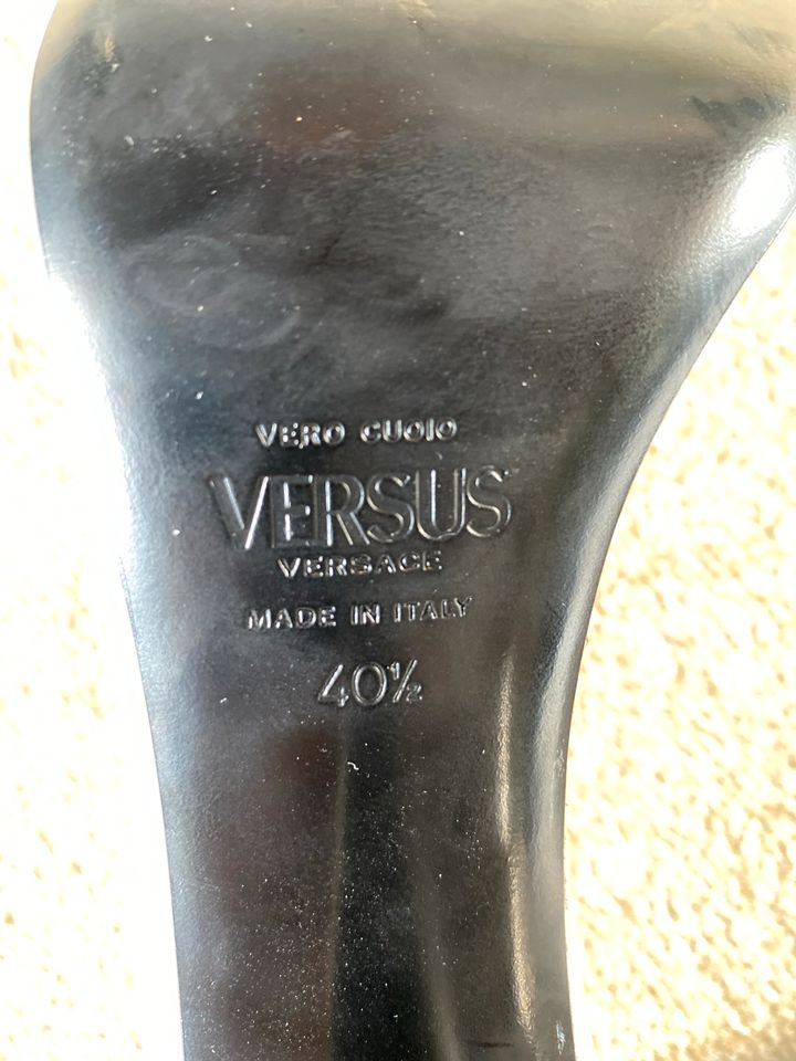 Versace Versus Vollleder Sandalen Gr. 40,5 in Frankfurt am Main