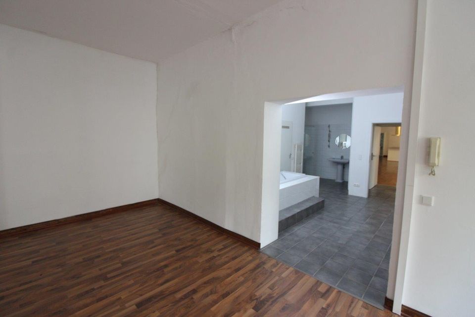 2 Monate mietfrei ! 216m² für ihre Wohnträume *** 4 Zimmer mit Balkon im Altbau in Düsseldorf