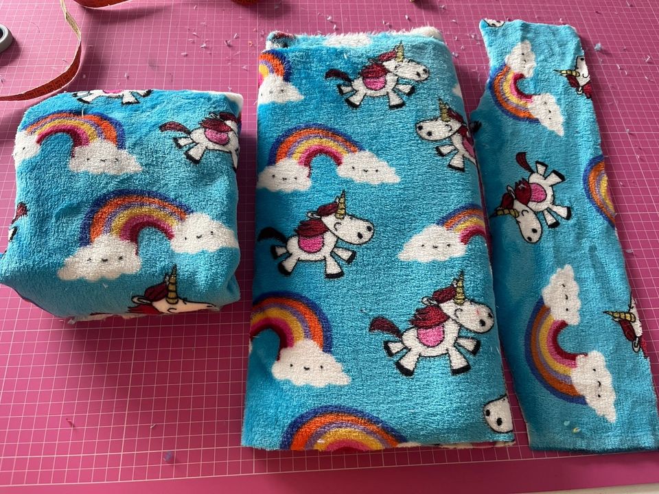 Restepaket Wellnessfleece  Einhorn Regenbogen in Frauenwald