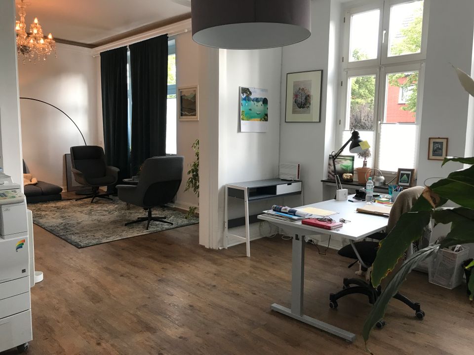 Praxis, Büro oder Seminarraum mit Damen und Herren WC´s in Dorsten