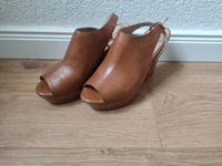 Bruno Premi Sandalen mit Keilabsatz - neuwertig-, Gr. 37 Sachsen-Anhalt - Halle Vorschau