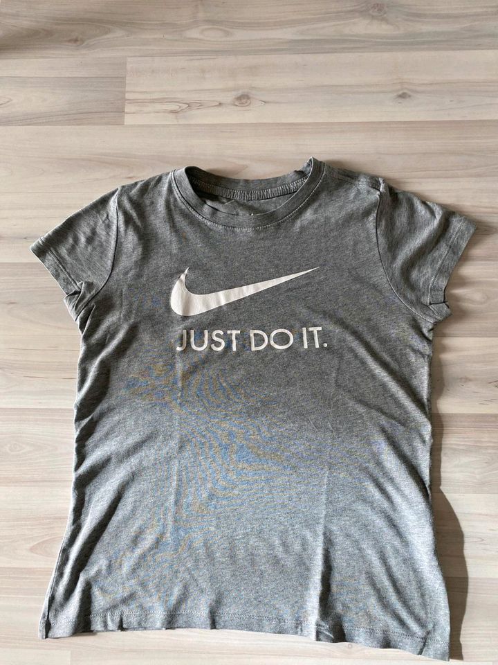 Nike Just Do IT Shirt Tshirt Sportshirt Gr: M Neu in Camburg