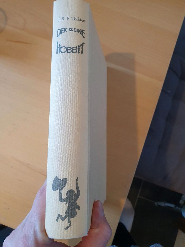 Buch "Der kleine Hobbit" von J.R.R. Tolkien in Seevetal