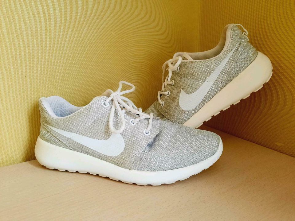 Damen Sneaker Gr. 38 Silber Glitzer wie Nike ♡ Turnschuhe grau in  Nordrhein-Westfalen - Lünen | eBay Kleinanzeigen ist jetzt Kleinanzeigen