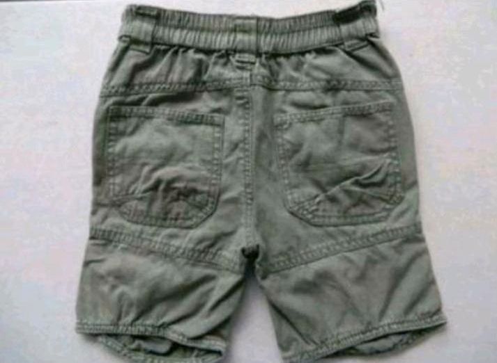 schöne oliv-grüne Kinder Baby Hose Shorts - kurze Hose - Größe 68 in Köln