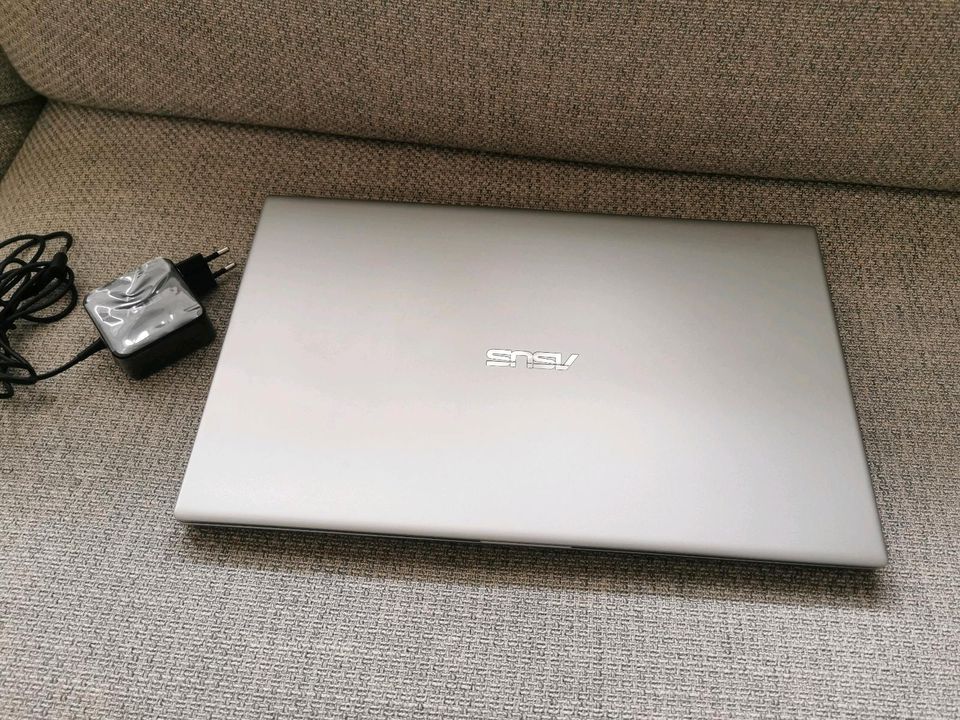 Asus Vivobook 17 D712D Notebook AMD Ryzen 5 8GB RAM 1TB + 256GB S in Frankfurt am Main