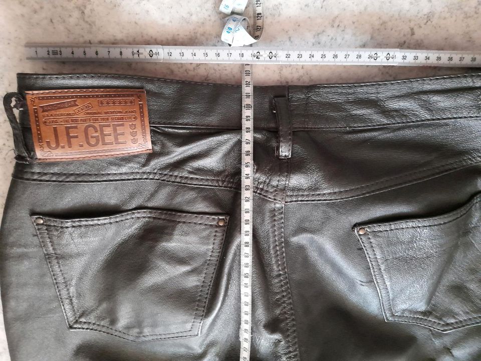 Braune unisex J.F.Gee Lederhose, Herrengr. 52, Damengr. ca. 44 in Abenberg