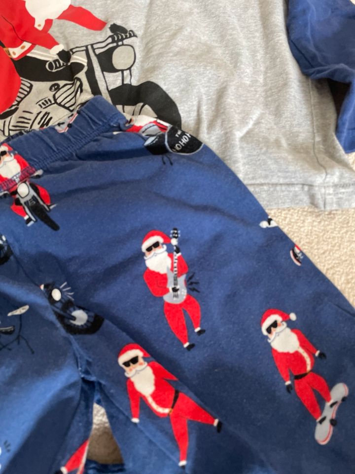 Schlafanzug Mini Boden 116 Weihnachtsmann in Hofheim am Taunus
