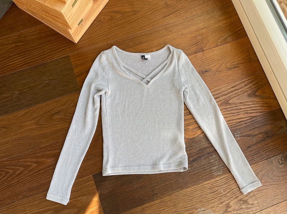 Oberteil Pullover Glitzer Silber beige nude Ausschnitt Bänder in Bayern -  Fürth | eBay Kleinanzeigen ist jetzt Kleinanzeigen