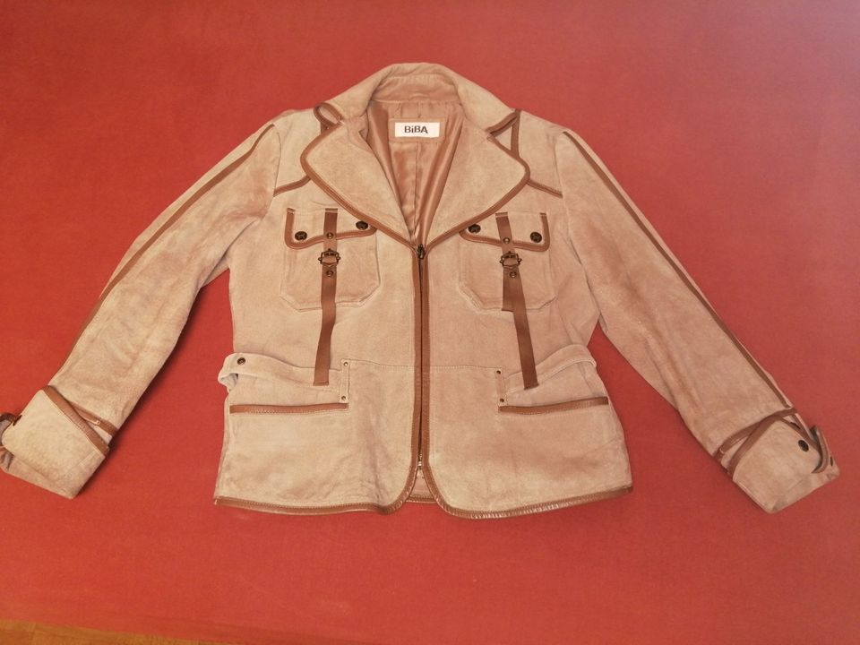 BIBA Damen Leder Jacke Gr. 40 braun beige Bändern Umschlagärmel in Koblenz