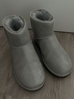 UGG Classic Mini Glitzy grey hellgrau Niedersachsen - Seevetal Vorschau