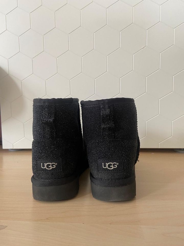 Ugg Boots Stiefel schwarz Glitzer Größe 36 in Buchholz in der Nordheide