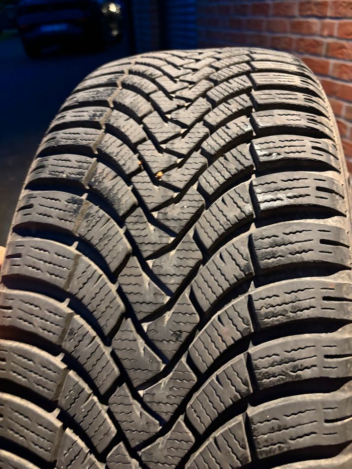 Falken Winterreifen 2 Stück fast neu 245/45 R20 103V in Wedemark