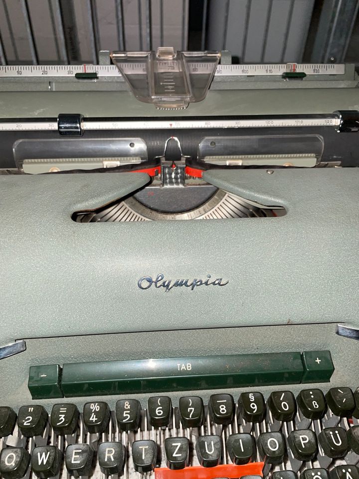 Schreibmaschine Olympia in Wiesbaden