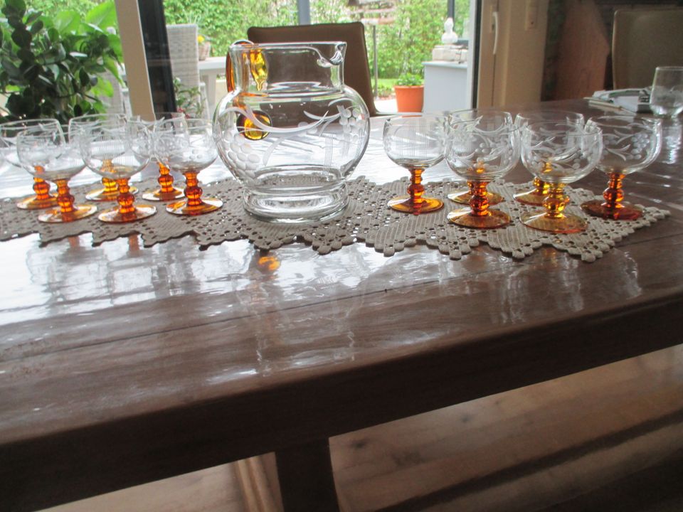 Karaffe für Wein oder Saft mit 12 Gläser, ca. 60 Jahre alt in Eystrup