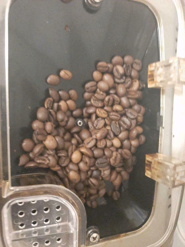 Kaffeevollautomat/Kaffeemaschine Bonitas mit Kaffeebohnen in Bremen