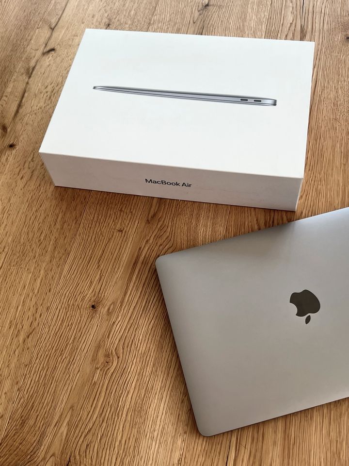 Apple MacBook Air Retina 2020 13,3" i3 8GB 256 SSD in Todtnau