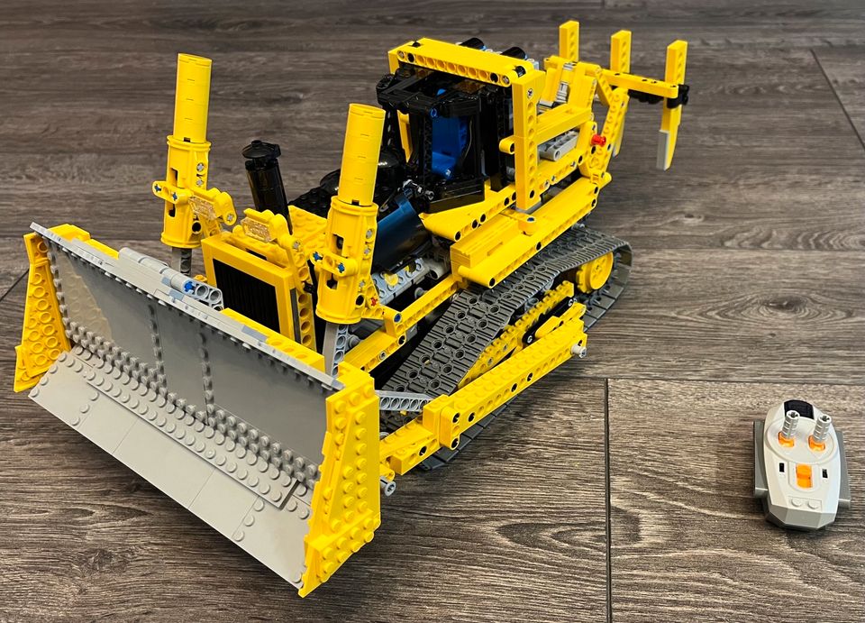 Lego Technic 8275 Bulldozer neuwertig mit OVP in Velbert