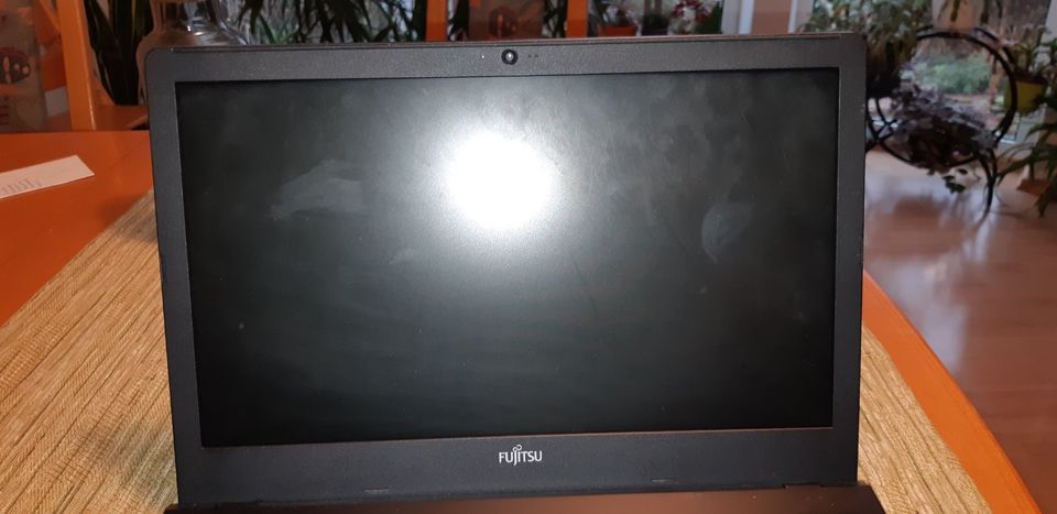 Laptop mit Dokingstation Fujitsu Lifebook A555 Monitor defekt in Karlsruhe