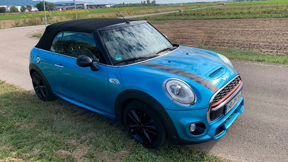 Mini Cooper S Cabrio mit JCW Aerodynamik-Trim in Grünstadt