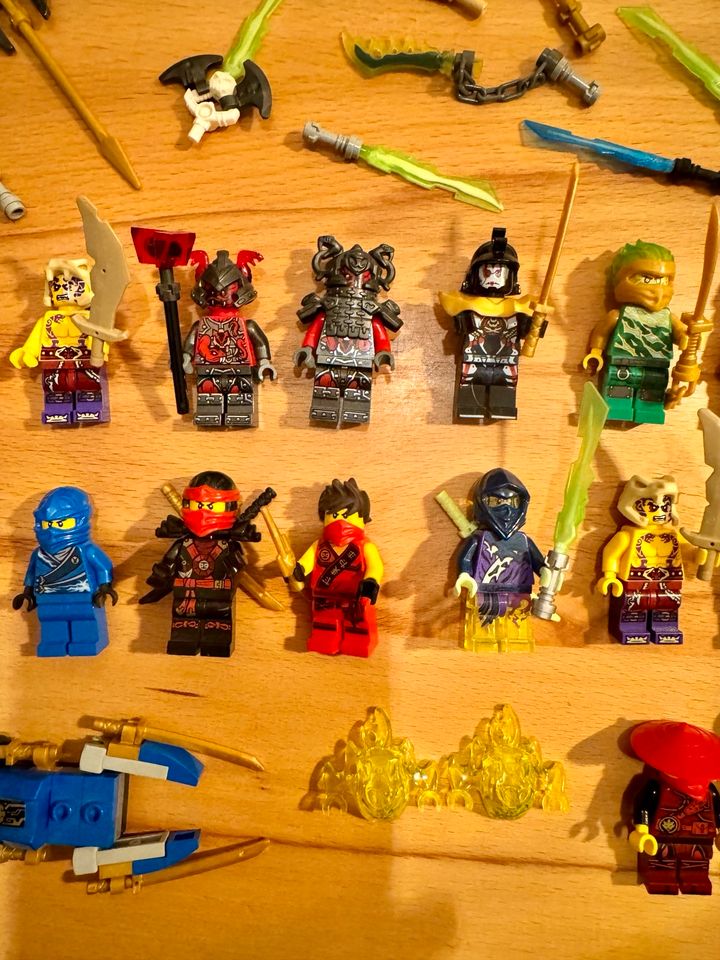 Konvolut Lego ninjago Figuren sammelfiguren in Hamburg