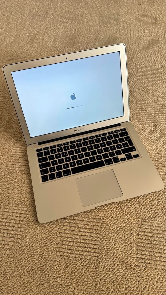 MacBook Air 2Ghz Intel Core i7 8GB RAM 256GB SSD in Rostock