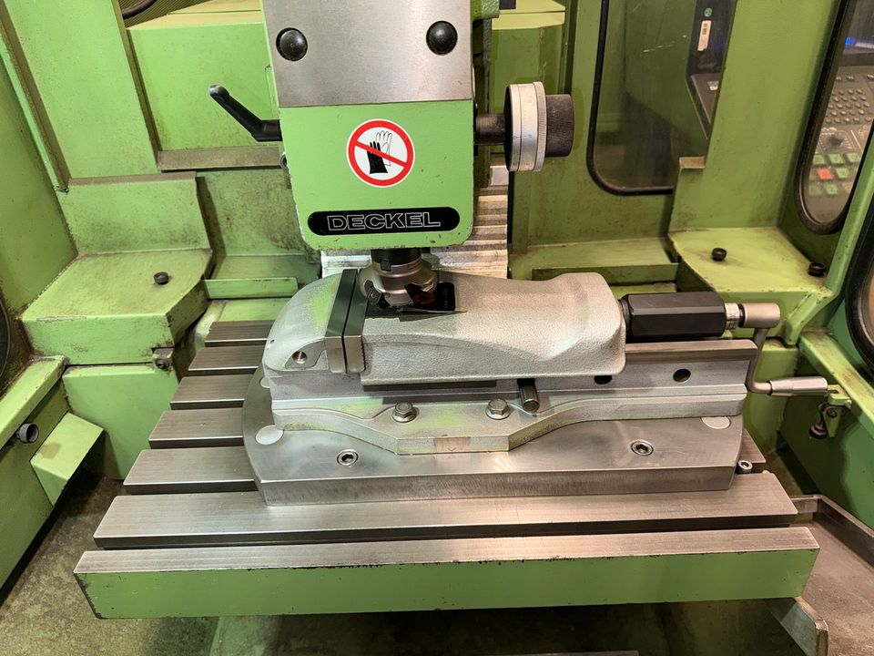 Deckel FP2A Fräsmaschine Dialog-11 Steuerung NC-Fräsmaschine in Remscheid