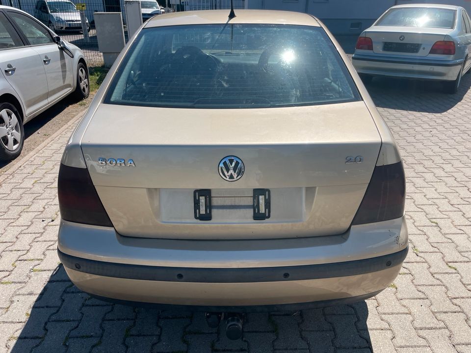 Vw Bora 2.0 Klima Alu Sitzhzg. 3.Hd. orig.208tkm Tüv/Au 08/24 in Schkeuditz