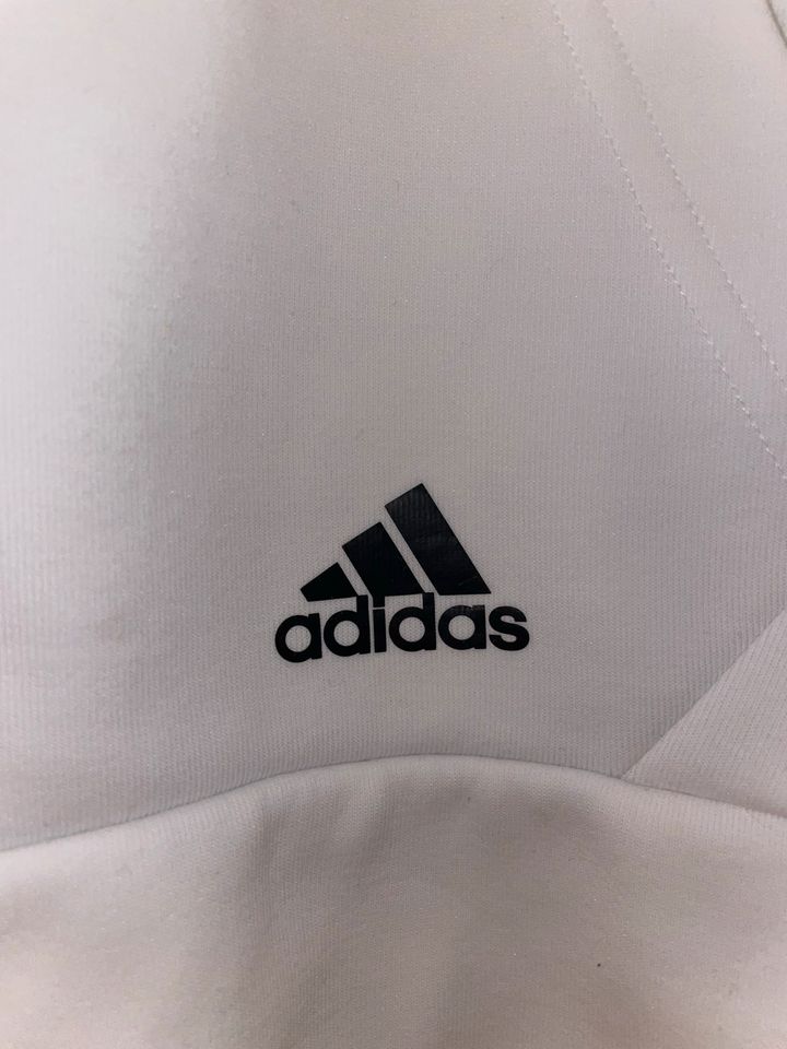 Adidas Kaputzenjacke in Freiburg im Breisgau