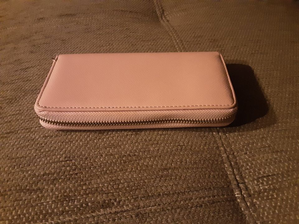 Portemonnaie in rosa in Hirzenhain